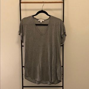 Amour Vert Gray V-neck Tee